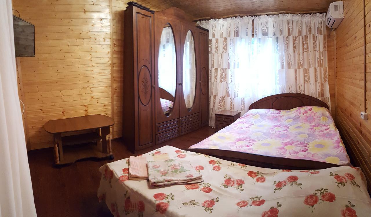 U Iriny Hotel ピツンダ エクステリア 写真