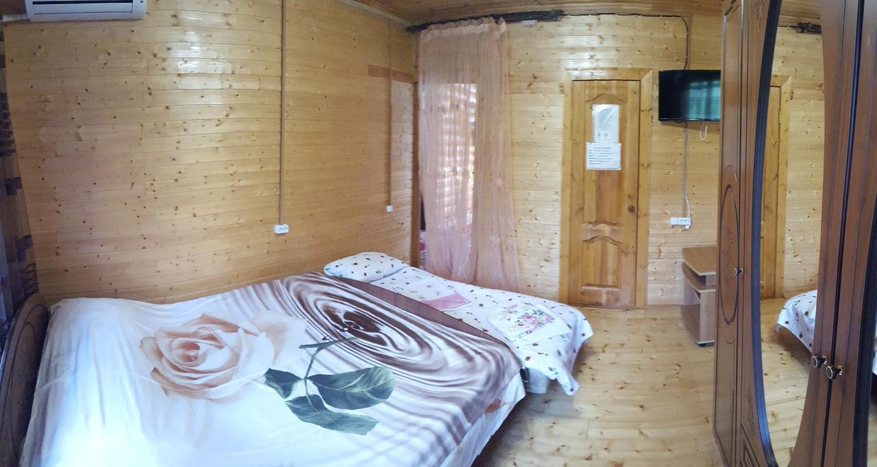 U Iriny Hotel ピツンダ エクステリア 写真